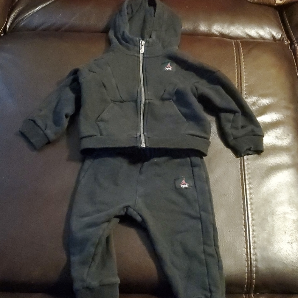 Nike Air Jordan boys sweat suit sz 24m